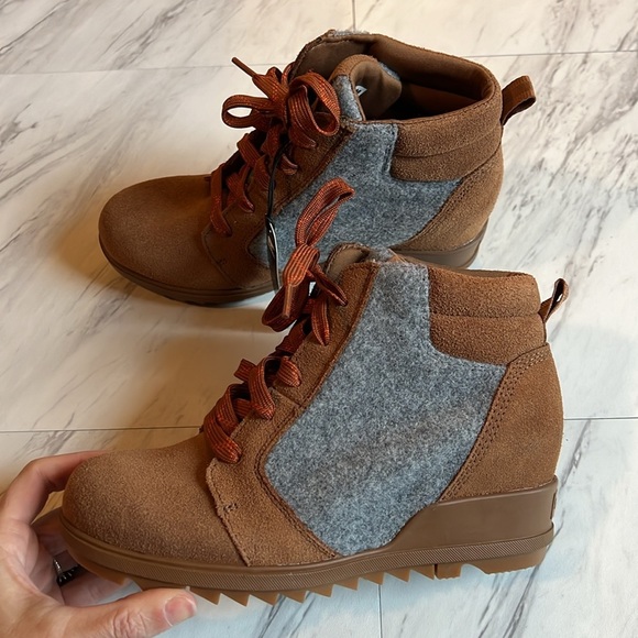 Sorel Evie Ankle lace up boot bootie shoe velvet tan black gray size 6 - Picture 3 of 7